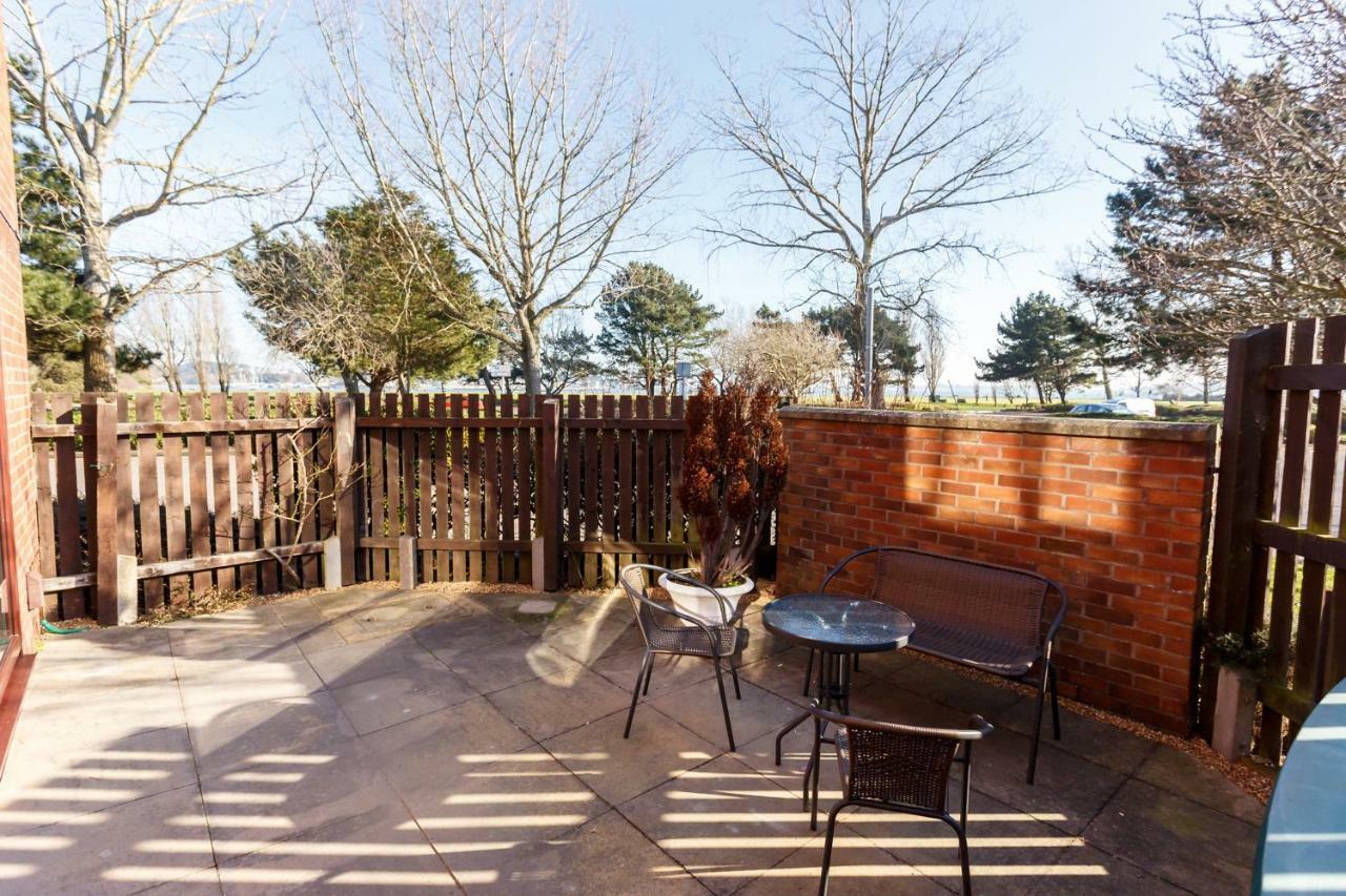 Fantasea Villa Poole Exterior foto